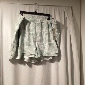 NWT Calia by Carrie Underwood Size 2X High-Rise Short Aquatic Coral Light Green